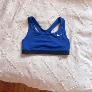 Nike Swoosh Big Kids' (Girls') Sports Bra M